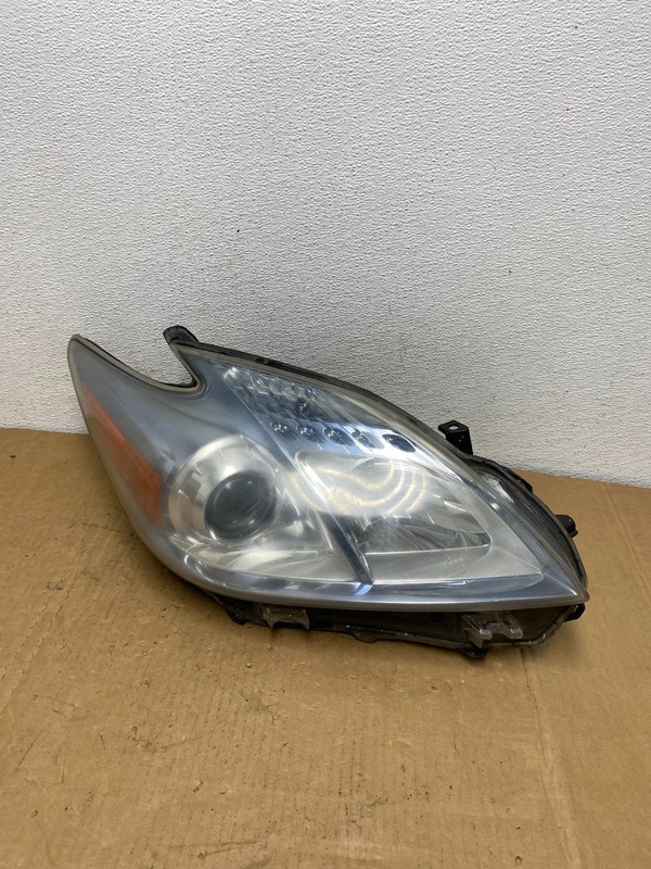 2010 - 2011 Toyota Prius Right Passenger Rh Blue Halogen Headlight AC8568 DW