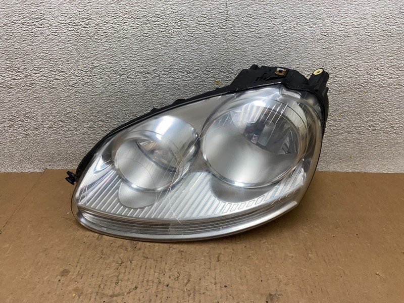 2005 to 2010 Volkswagen Jetta Left Driver LH Side Headlight Halogen Z7875 DW