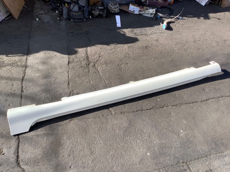 05-08 Acura RL Left Rocker Molding White OEM