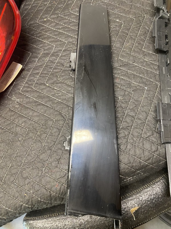 2019 Kia Sorento L Right Rear Door Frame Trim OEM 83260-C5000
