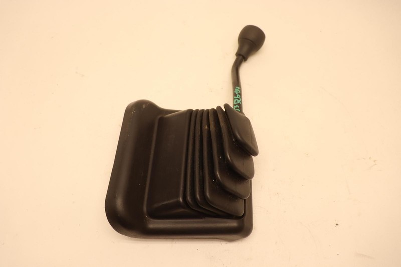 2011-216 FORD F250 SD 4WD TRANSFER CASE SHIFTER LEVER KNOB BOOT OEM