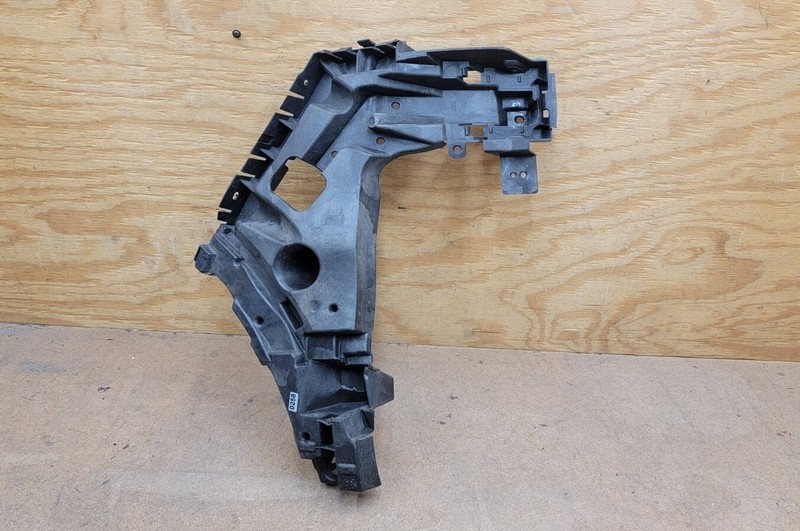 2019 2020 VOLVO XC40 REAR DRIVER LEFT SIDE BUMPER BRACKET MOUNT SUPPORT OEM