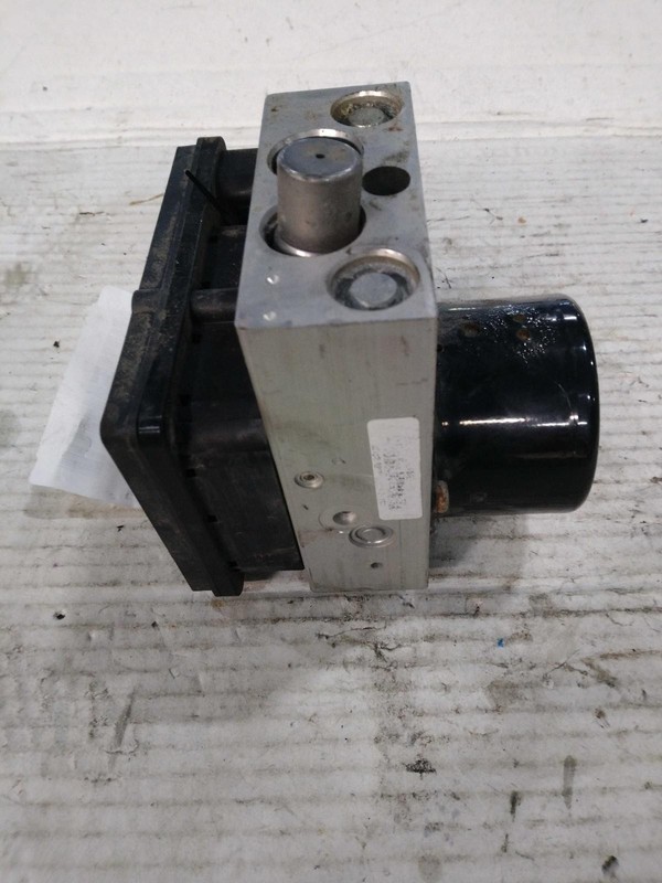 2015 Nissan Titan ABS Pump Motor Assembly OEM 476609FM2B 92000 Miles Black