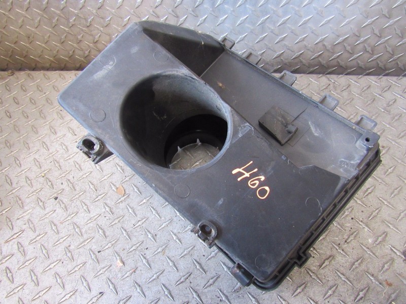 02 03PONTIAC GRAND PRIX AIR FILTER CLEANER BOX