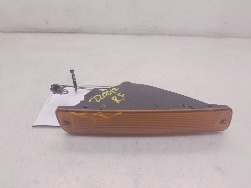 91 92 93 94 95-98 TOYOTA LAND CRUISER Passenger Right Corner Light 81510-60361