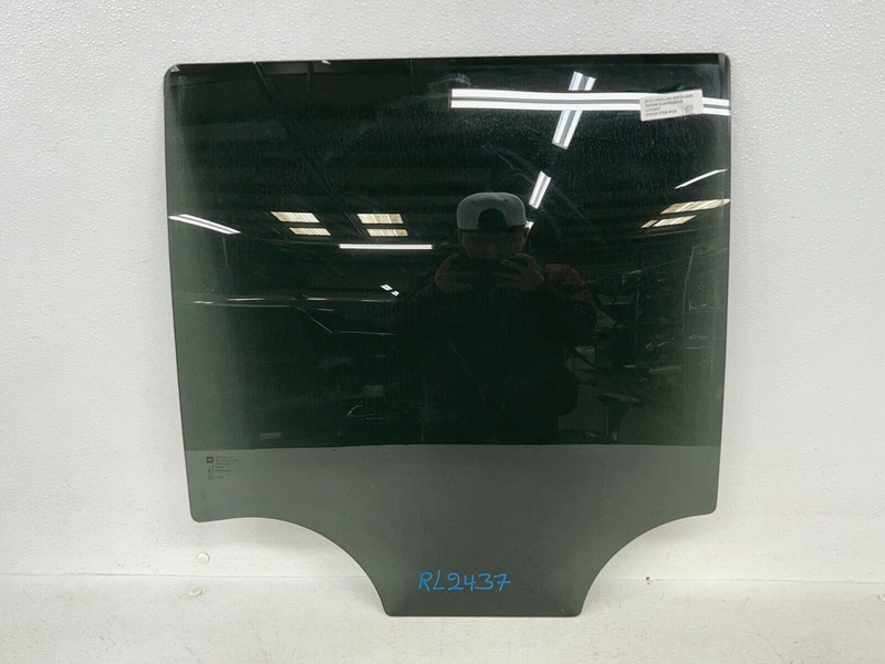 ⭐2015-2020 CADILLAC ESCALADE REAR LEFT SIDE WINDOW GLASS PANEL OEM LOT2437