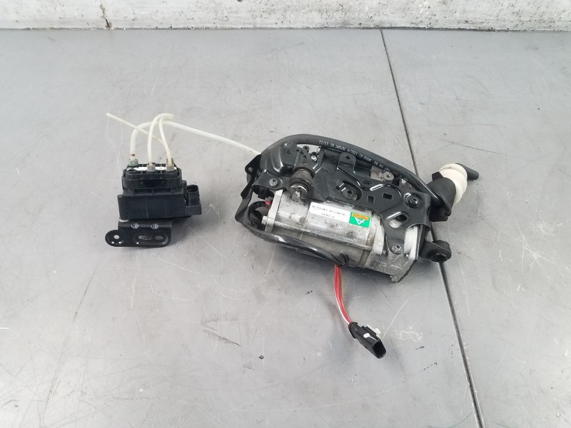2012 Mercedes Benz AMG E 63 Wagon Air Suspension Compressor #83055 P11