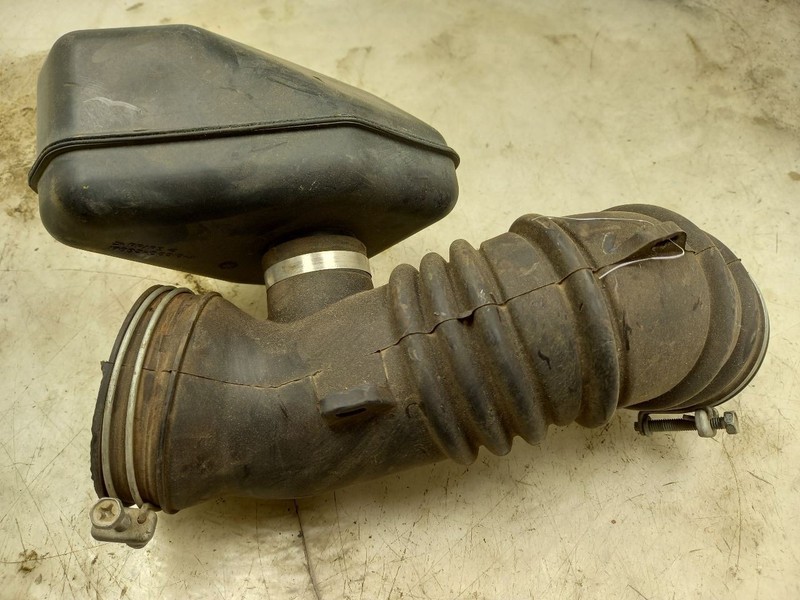 04 TOYOTA TACOMA 2.4L AIR INTAKE HOSE