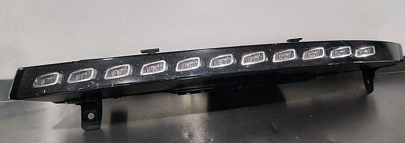 2010 Thru 2015 AUDI Q7 FRONT BUMPER Left LH TURN SIGNAL OEM 4L0 953 041 D OEM