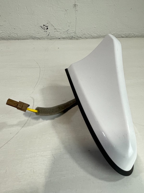 2022-2023 GENESIS G70 ROOF UPPER EXTERIOR SHARK FIN ANTENNA WHITE (UYH) # 104293