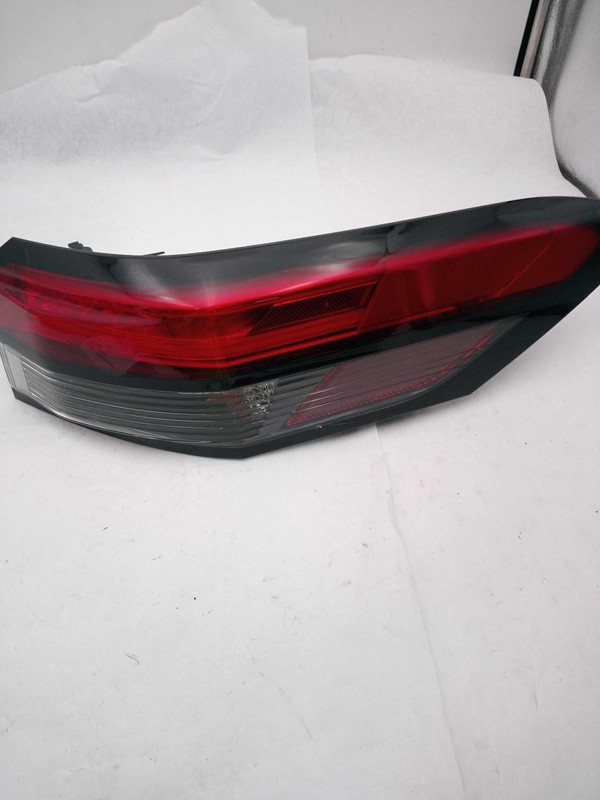 2022 Nissan Pathfinder Right Tail Light Assembly White SCRATCHES 53K Miles