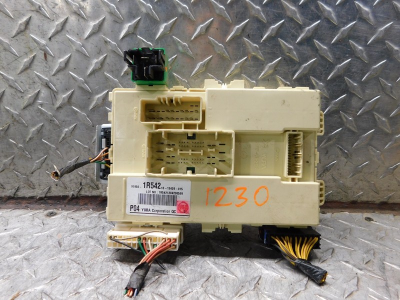 2012-2014 HYUNDAI ACCENT INTERIOR FUSE RELAY BOX CABIN JUNCTION FUSEBOX
