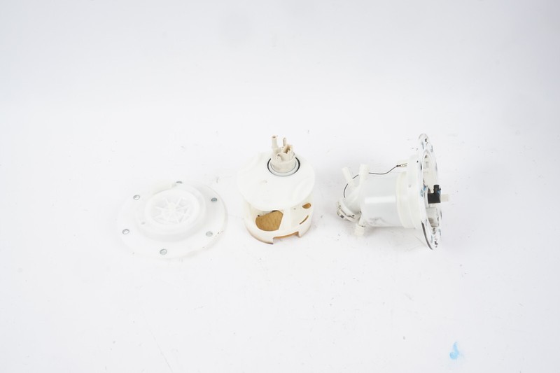 12 - 14 Mercedes C300 GAS FUEL PUMPOEM