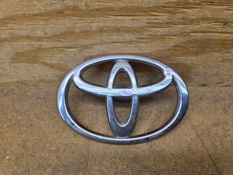 2001-2004 Toyota Sequoia 2000-2002 Tundra Front Grille Emblem Grill Chrome OEM