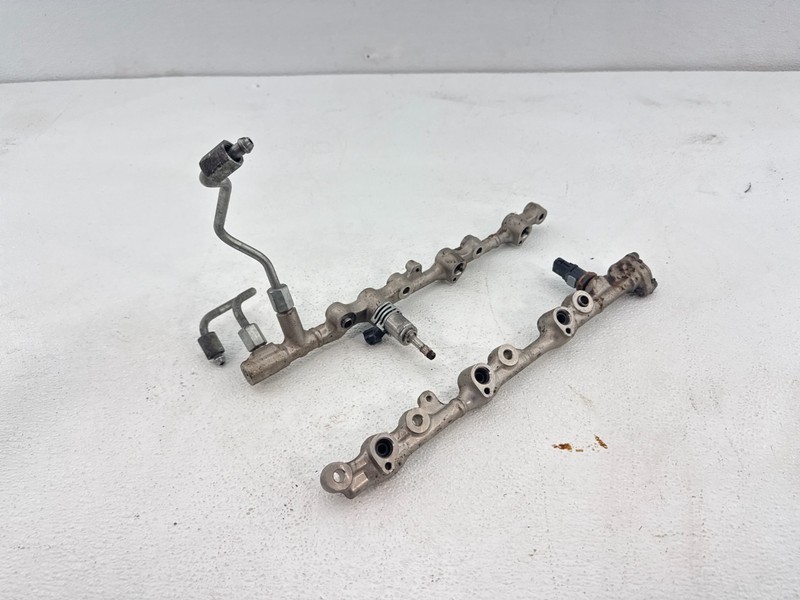 2017 Toyota Sienna Fuel Injection Rail lines 3.5L OEM