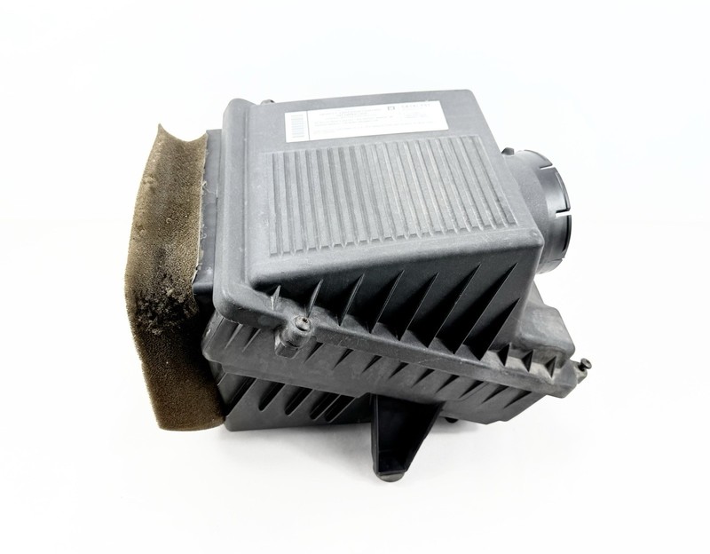 2007-2008 Chevy Silverado GMC Sierra 1500 5.3L Air Intake Cleaner Filter Box OEM