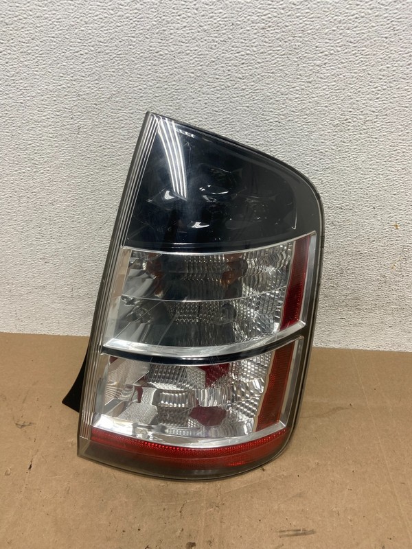 2004 - 2005 Toyota Prius Right Passenger Side Rh Tail Light AE5989 DW