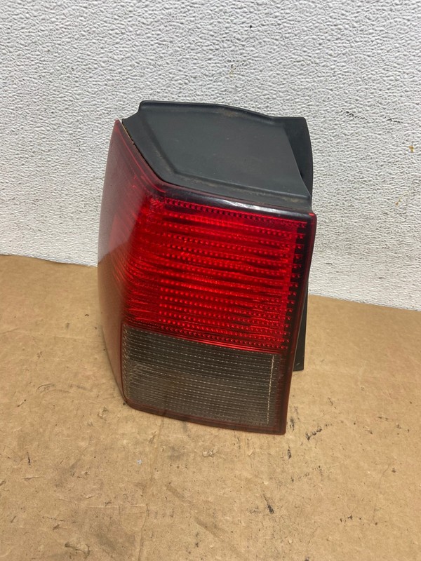 2006-2010 Mitsubishi Endeavor Left Driver Lh Tail Light Oem AD5147 LK