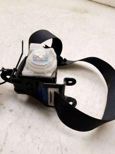 07 08 09 LEXUS LS460 REAR CENTER MOUNTED SEAT BELT ASSEMBLY