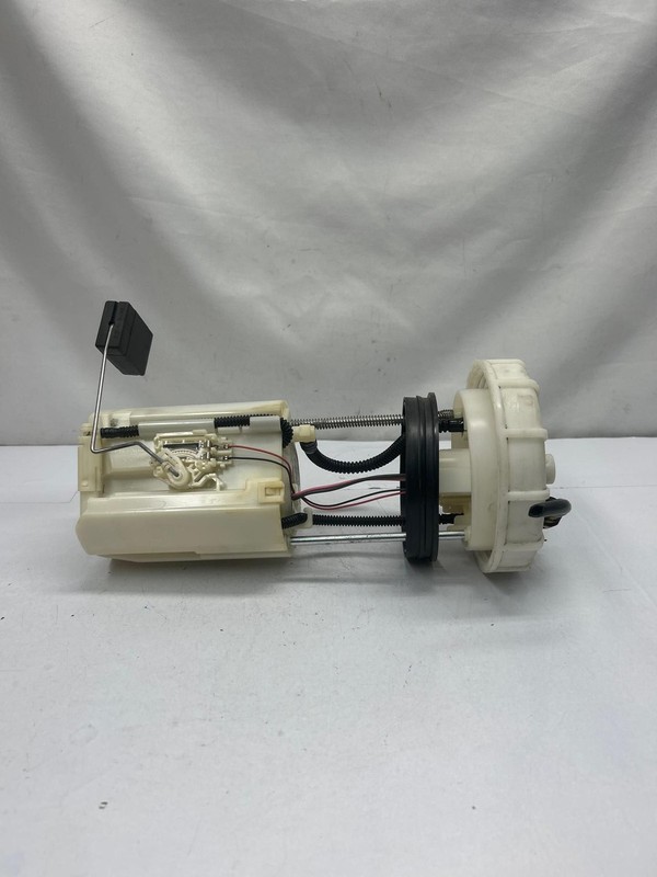2009 Dodge Avenger fuel pump assembly 2.7L