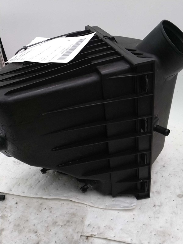 2012 Jeep Liberty Air Cleaner Assembly OEM Black 3.7L 97K Miles 04880266AA