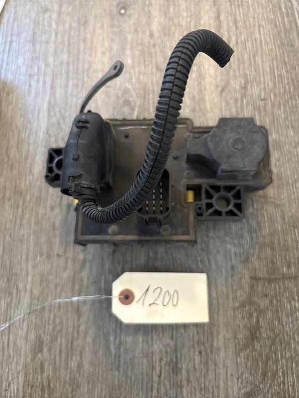 International NavistarFuse Panel - P/N: 3997148C2