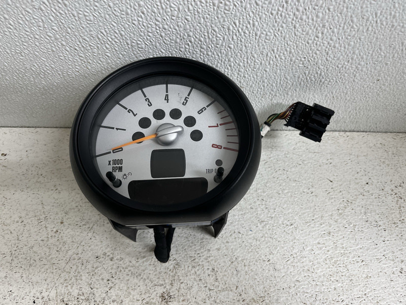 2014 Mini Countryman S Model Tachometer RPM Gauge Panel Head 9 306 257-01