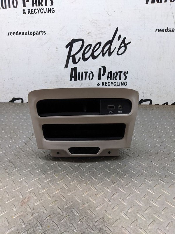 2020 CHRYSLER VOYAGER DASH STORAGE TRAY W/ USB OEM 6EM051D2AE TRIM_H7XP1181666