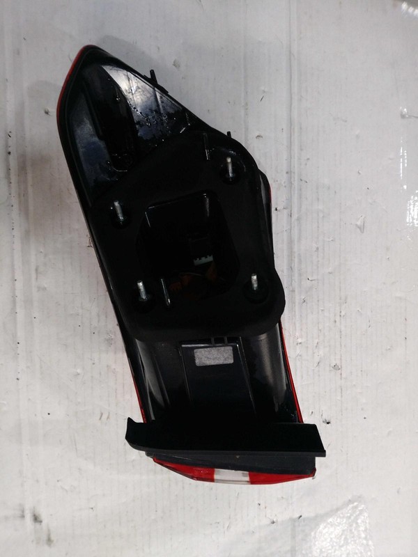Used Left Outer Tail Light Assembly fits: 2014 Kia Cadenza outer Left Outer Grad