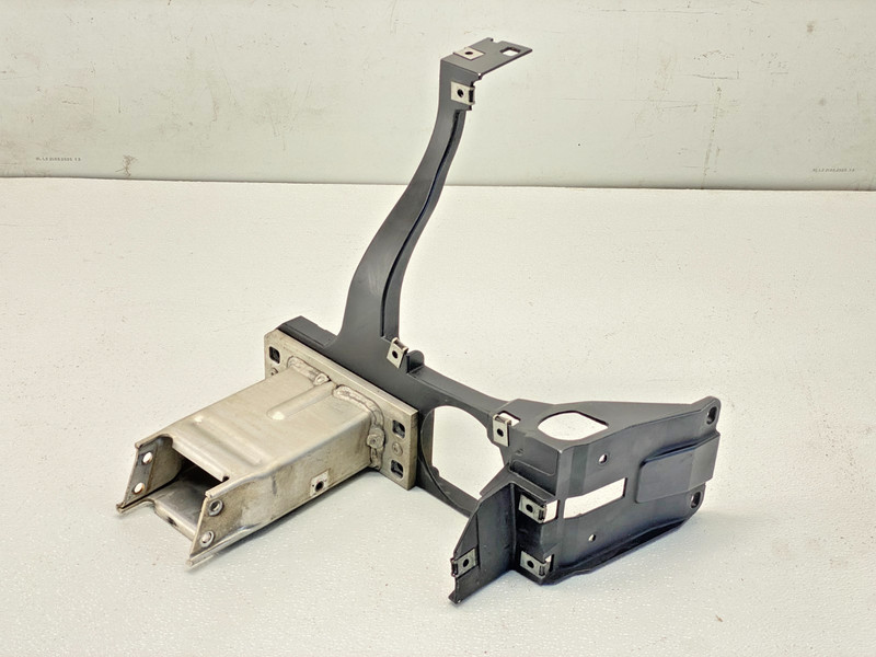 04-10 BMW E63 E64 645 650 M6 Front Right Side Bumper Bracket Support Mount OEM ✅