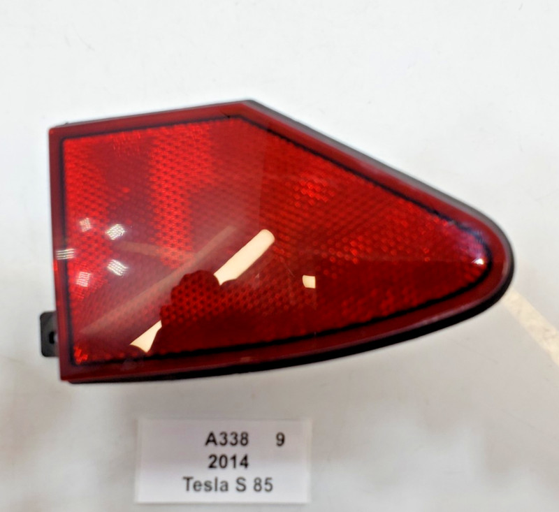 ✅ 2012-2016 OEM Tesla Model S Rear Right Passenger Tail Light Charge Reflector