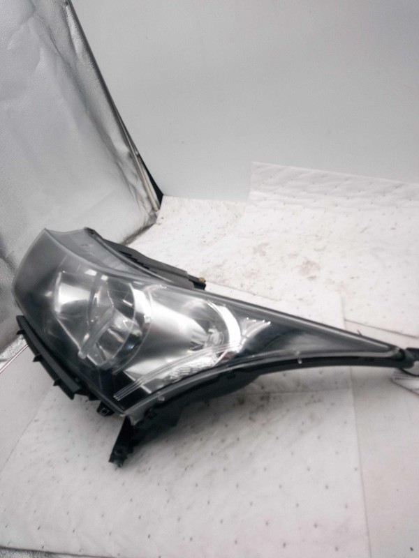 2016 Chevrolet Cruze Left Headlight Assembly Silver 182290 Used 91K Miles