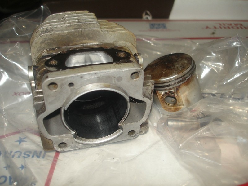 John Deere 50v piston and cylinder chainsaw part only bin 204