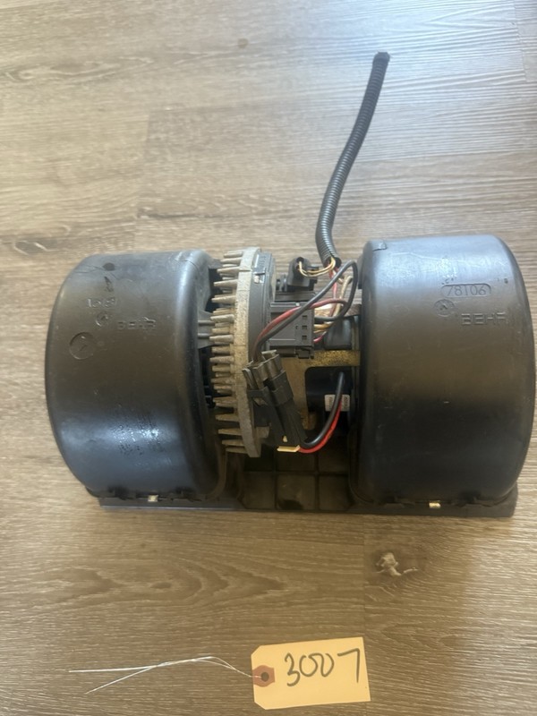 VOLVO VNL BLOWER MOTOR - P/N: V2379001 1107140239