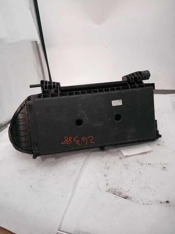 2015 Mercedes-Benz ML-Class Air Cleaner Assembly OEM Black 2760901301 Used