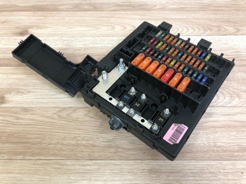 BMW OEM E85 Z4 FRONT RIGHT DASH DISTRIBUTION FUSE BOX RELAY 2003-2008 3