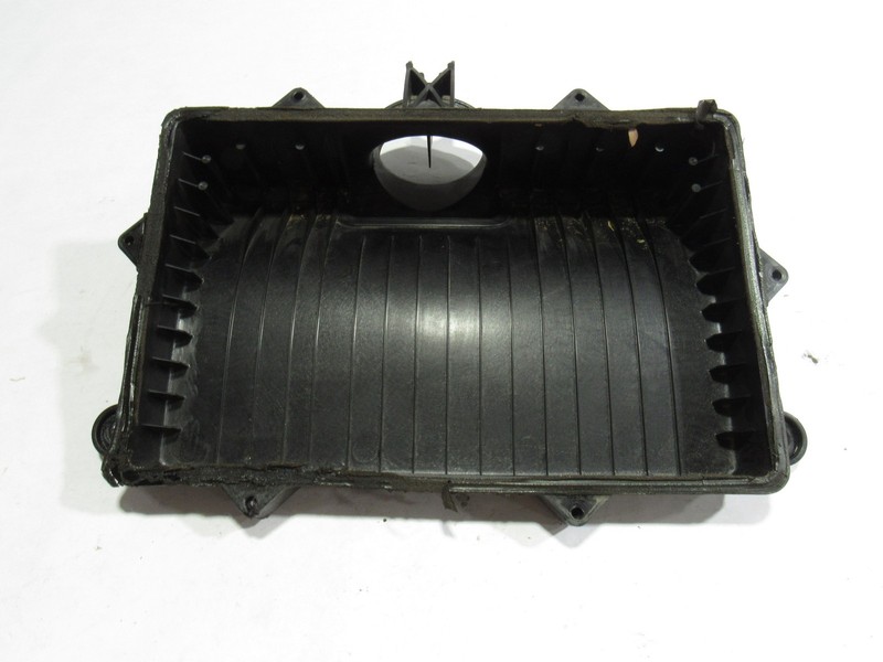 11 12 Fisker Karma 2012 Air Intake Cleaner Filter Box Housing Lower Cover @2