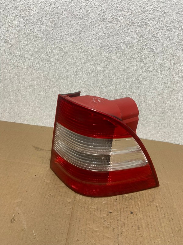 2002-2005 Mercedes ML 350 Ml-Class Right Passenger Rh Side Tail Light AB8175 LK