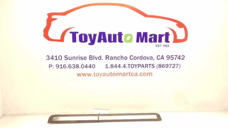 GS300 2001 RIGHT FRONT SCUFF PLATE W/CHROME TRIM
