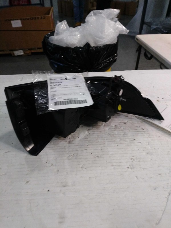 Used Right Tail Light Assembly fits: 2018 Land rover Evoque quarter mounted w/o