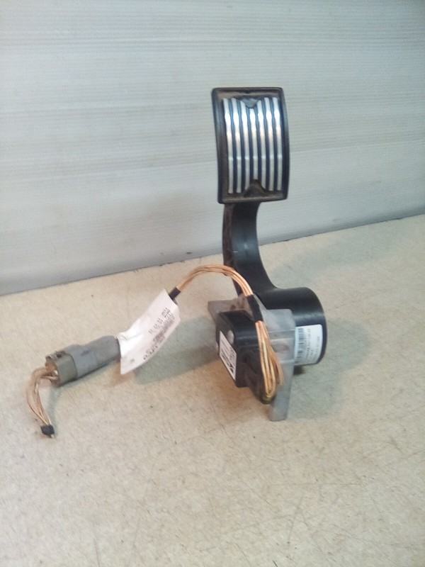 Mack 24365444 Throttle Pedal
