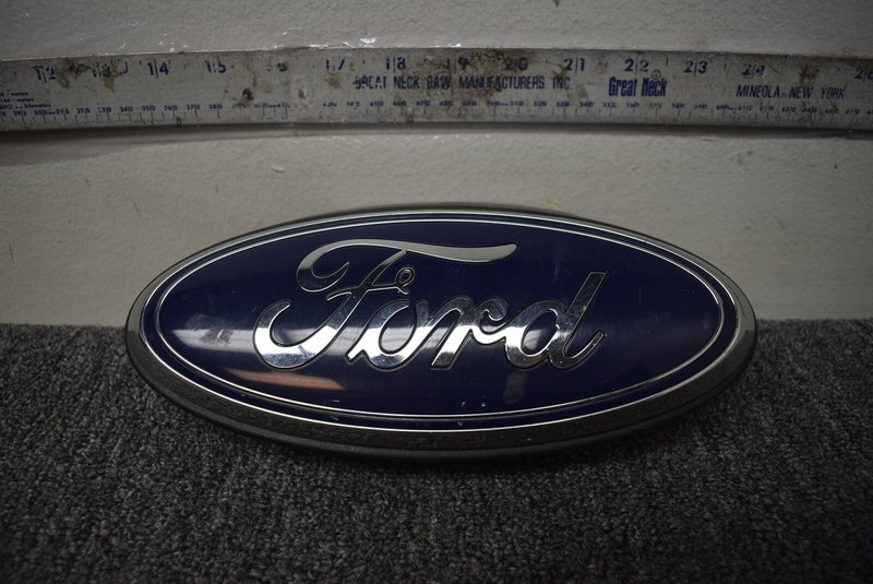 2016-2018 FORD EXPLORER FRONT GRILLE EMBLEM FACTORY OEM