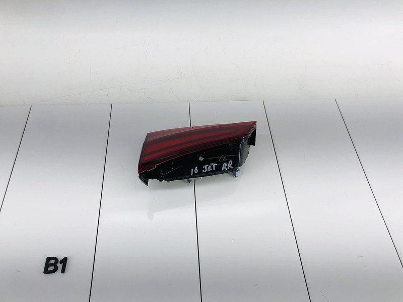 16-18 VOLKSWAGEN JETTA REAR RIGHT PASSENGER SIDE INNER TAIL LIGHT BRAKE LAMP OEM