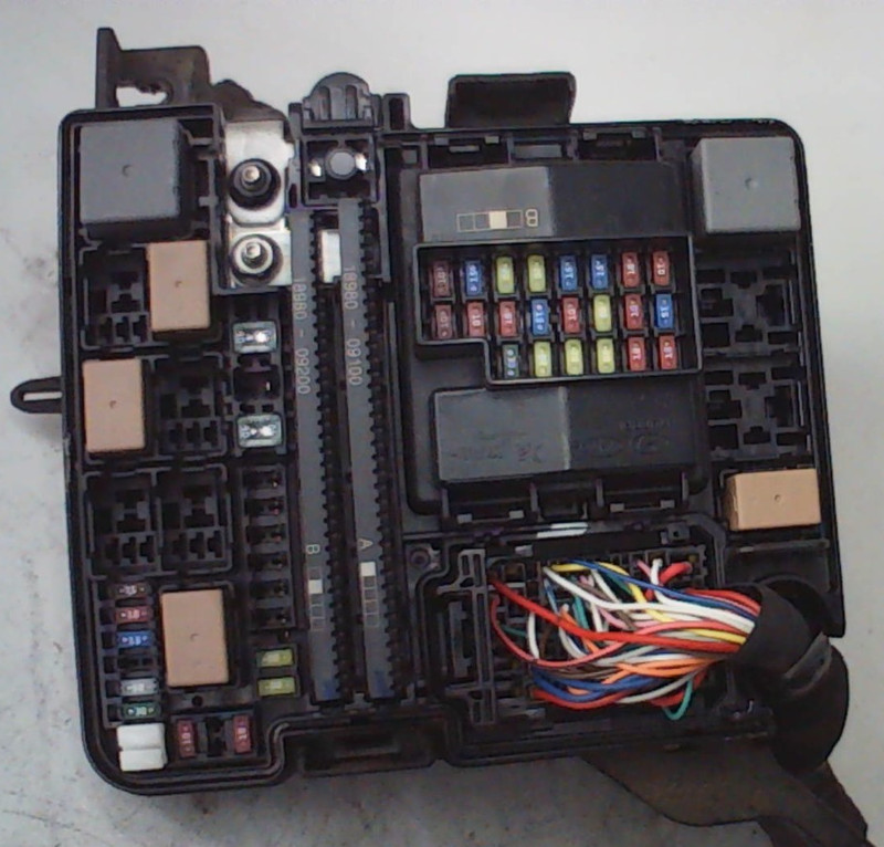 2016-2017 Hyundai Sonata 2.4L Engine Under hood Fusebox Relay VS91271C2050LB OEM