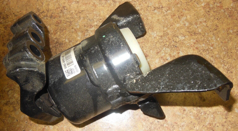 2016 Ford Fusion 2.5L 2.5 L Passenger Side Right Motor Mount Bracket Support 16