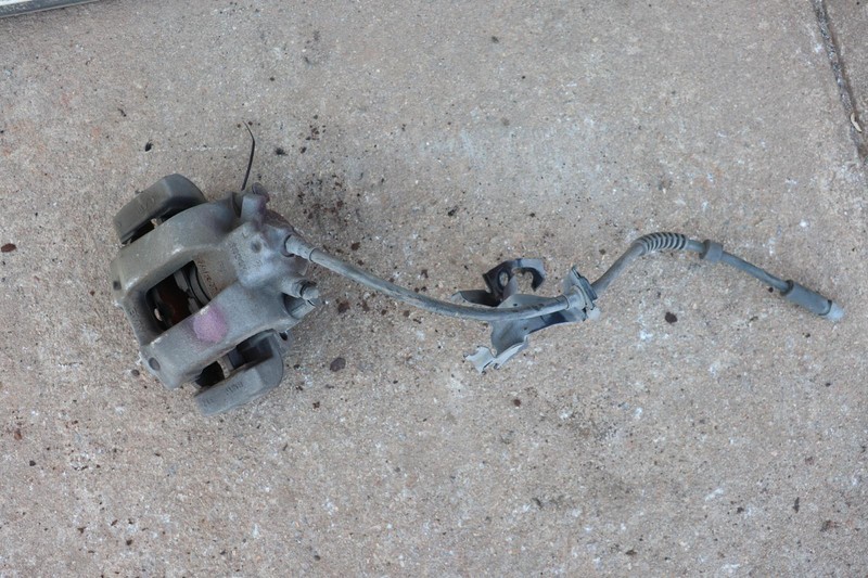 2012-2018 BMW 328I F30 FRONT RIGHT PASSENGER SIDE BRAKE CALIPER W/ CABLE OEM