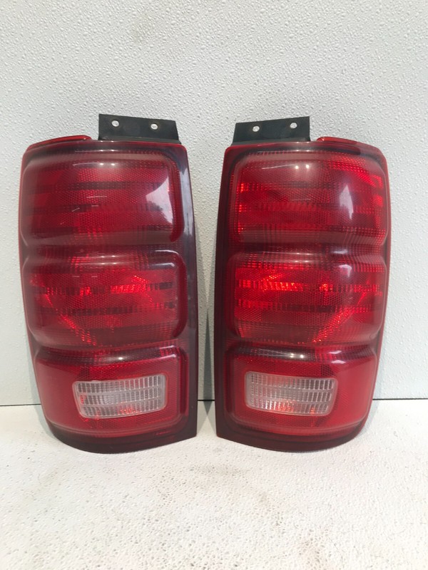 97-02 Ford Expedition Left LH RH Right Driver Passenger Tail Light Lamp Set