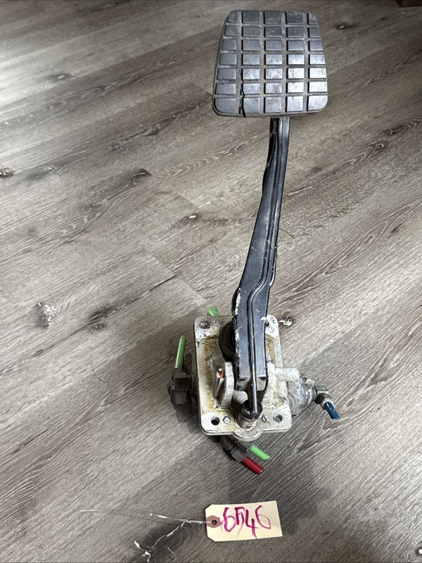 FREIGHTLINER Brake Pedal Assembly 12-19979, 5006808
