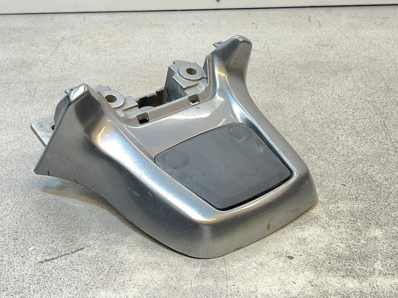 2006 Suzuki AN 400 Burgman Rear Back Center Pillion Handle Plate Mount AN400