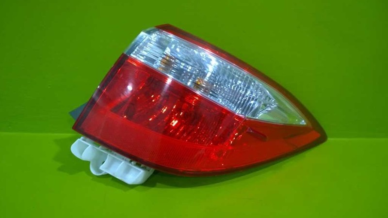 14 15 16 COROLLA PASSENGER RIGHT QUARTER MOUNT TAILLIGHT LAMP OEM 3336-29